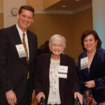 Marcy Weatherly Morris '50 reconnects with Dan Steen '84 and Anne Thompson Steen '83. Photo by Karen Pearlman.